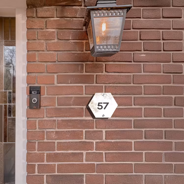 Naambordje voordeur - Hexagon - Wit met bloementakjes - Traditioneel — 3