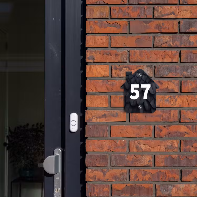 Naambordje voordeur - Huisjesvorm - Zwarte veren - Traditioneel — 3