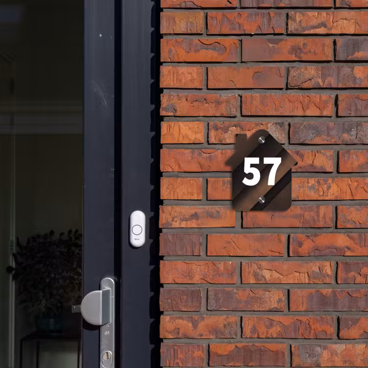 Naambordje voordeur - Huisjesvorm - Bruine diagonale banen - Traditioneel — 3