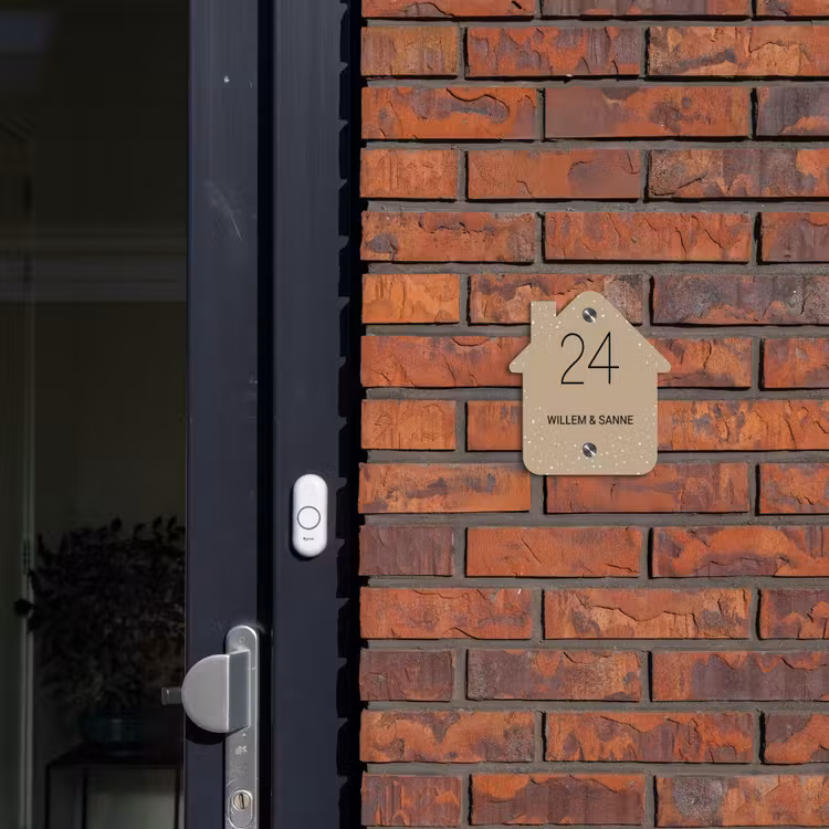 Naambordje voordeur - Huisjesvorm - Beige met stippen - Klassiek — 3