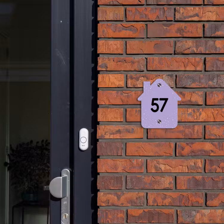 Naambordje voordeur - Huisjesvorm - Paars met stippen - Traditioneel — 3