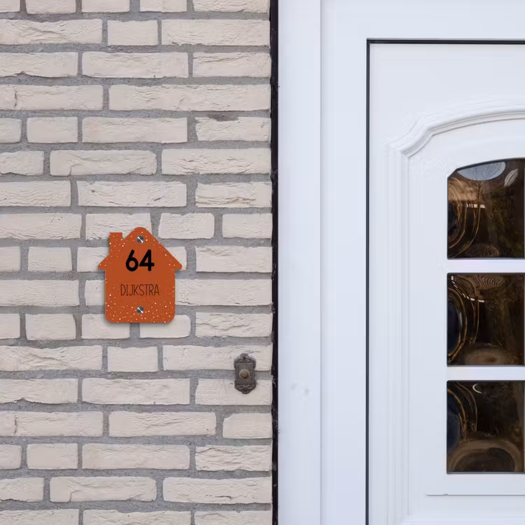 Naambordje voordeur - Huisjesvorm - Roestbruin met stippen - Modern — 2