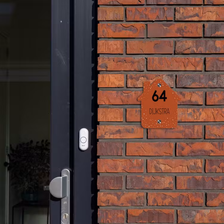 Naambordje voordeur - Huisjesvorm - Roestbruin met stippen - Modern — 3