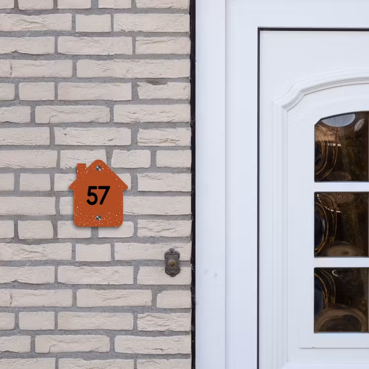 Naambordje voordeur - Huisjesvorm - Roestbruin met stippen - Traditioneel — 2