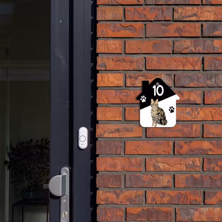 Naambordje voordeur - Huisjesvorm - Zwart wit - Huisdier - Bruingestreepte kat — 3