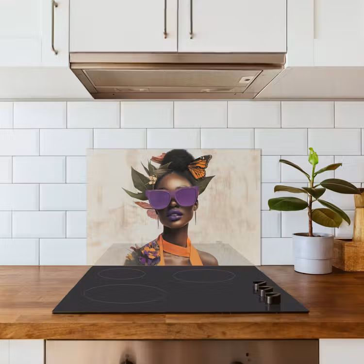 Spatscherm keuken - Vrouw - Zonnebril - Vlinder - Bloemen — 6