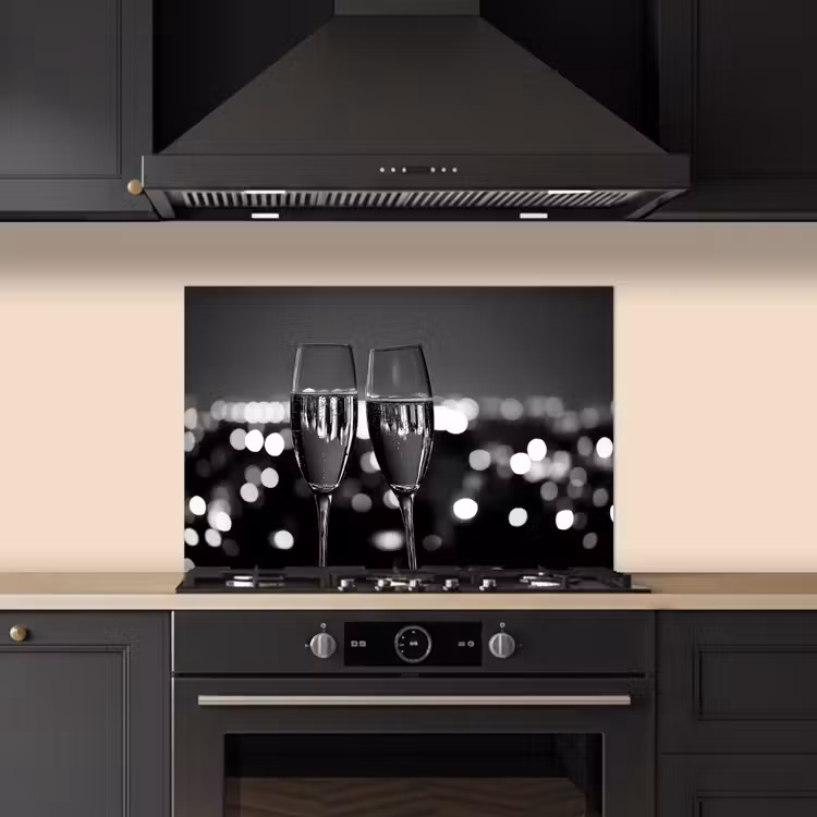 Spatscherm keuken - Bubbels - Proosten - Champagneglazen - Stadslichten — 2