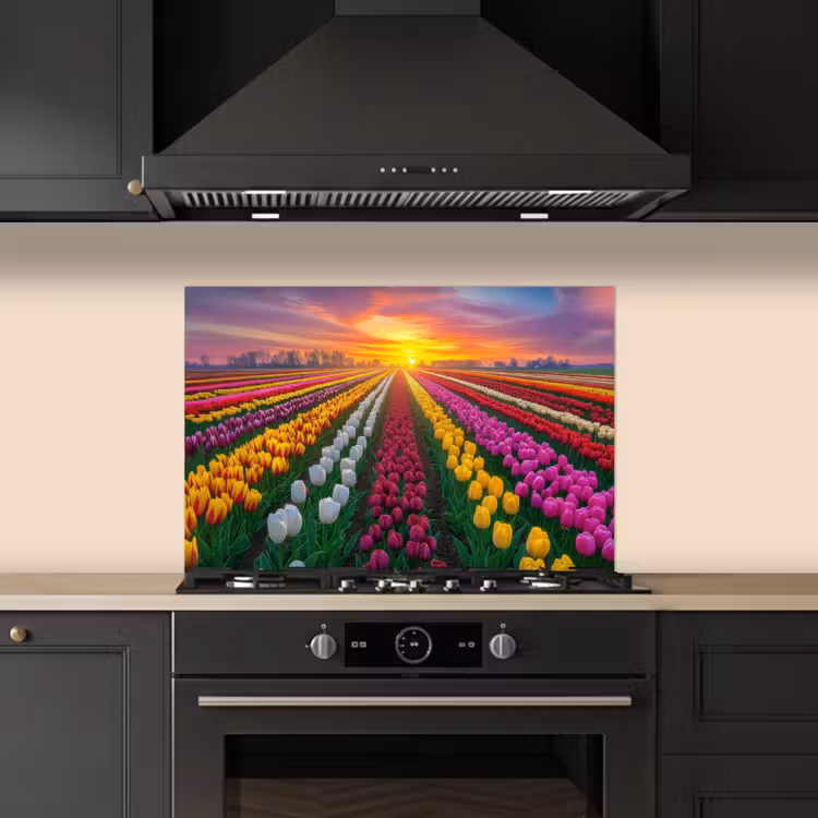 Spatscherm keuken - Tulpenveld - Zonsondergang - Kleurrijk — 2