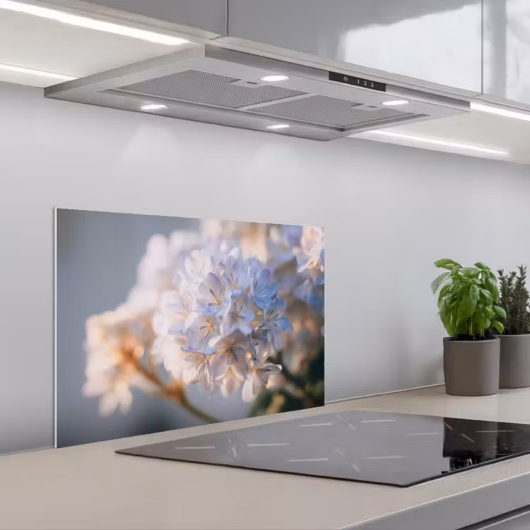 Spatscherm keuken - Bloemen - Lichtblauw - Wazig - Trosje — 5
