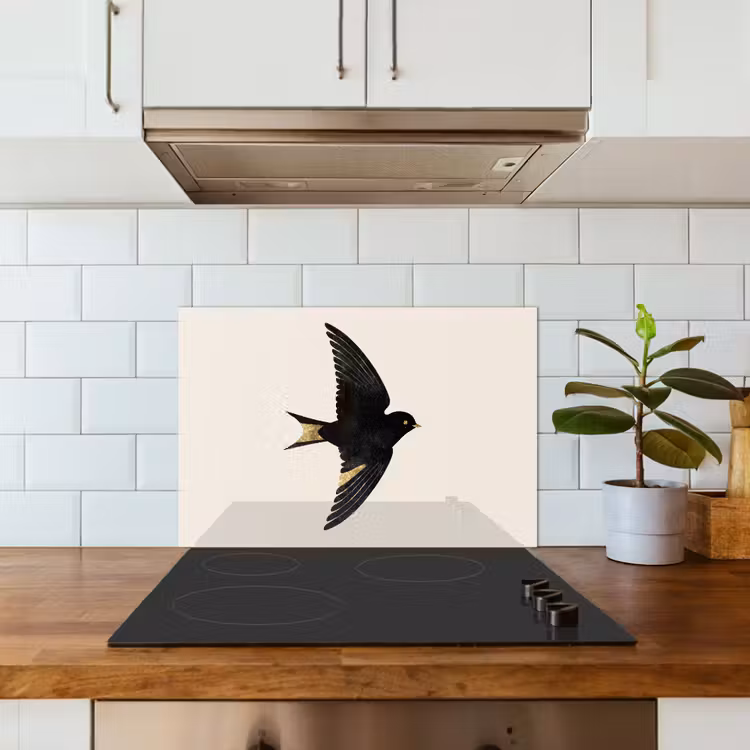 Spatscherm keuken - Zwarte zwaluw - Gouden accenten - Lichte achtergrond — 6