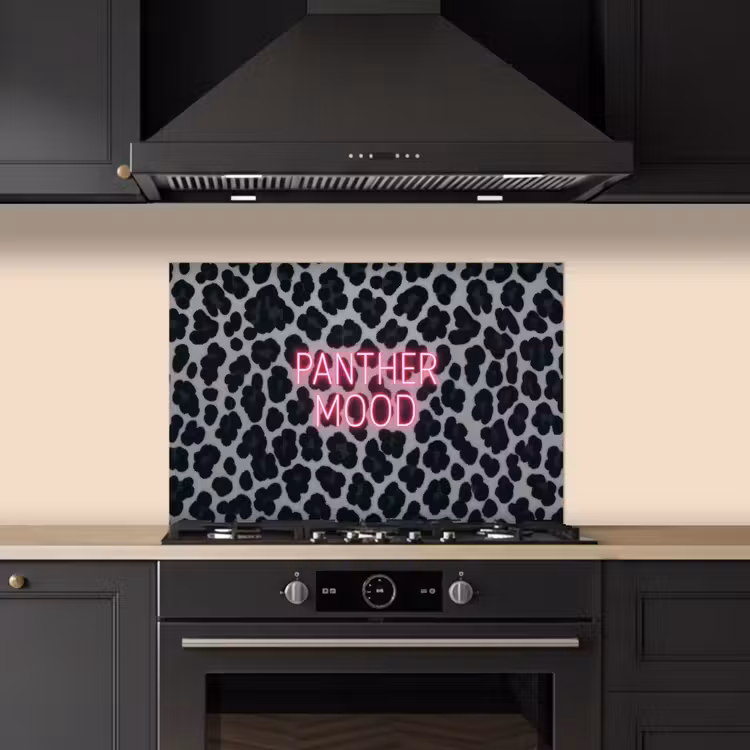 Spatscherm keuken - Panterprint - Zwart - Neonletters - Roze — 2