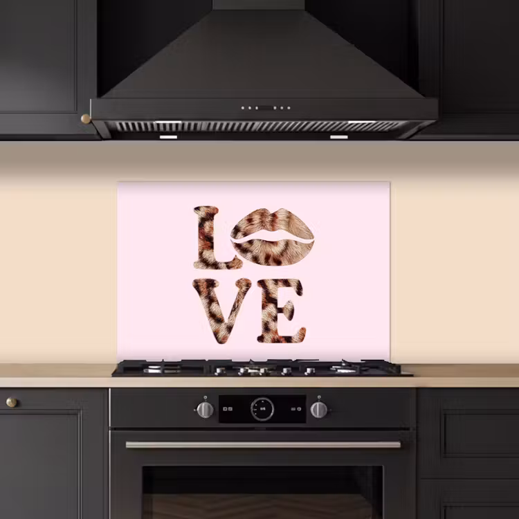Spatscherm keuken - Tekst - Love - Pantervacht - Lichtroze — 2