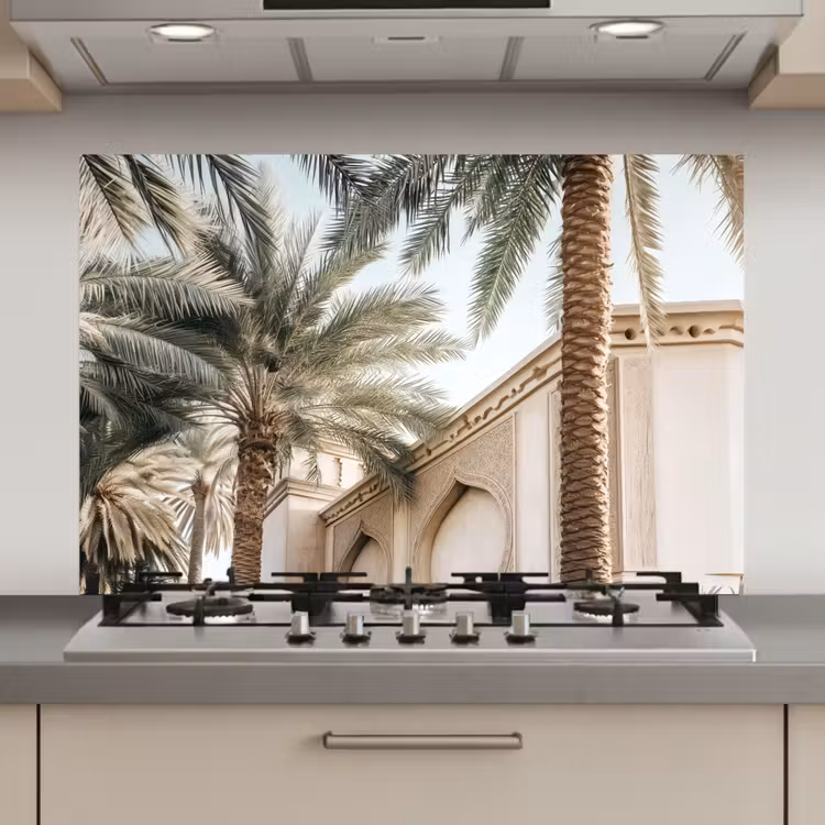 Spatscherm keuken - Gebouw - Palmbomen - Beige - Zon — 1