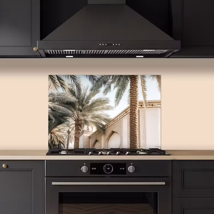 Spatscherm keuken - Gebouw - Palmbomen - Beige - Zon — 2