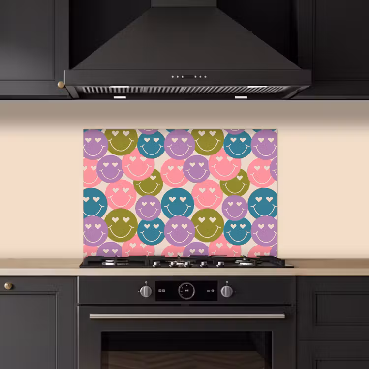 Spatscherm keuken - Patroon - Smiley - Kleurrijk - Hartjes — 1