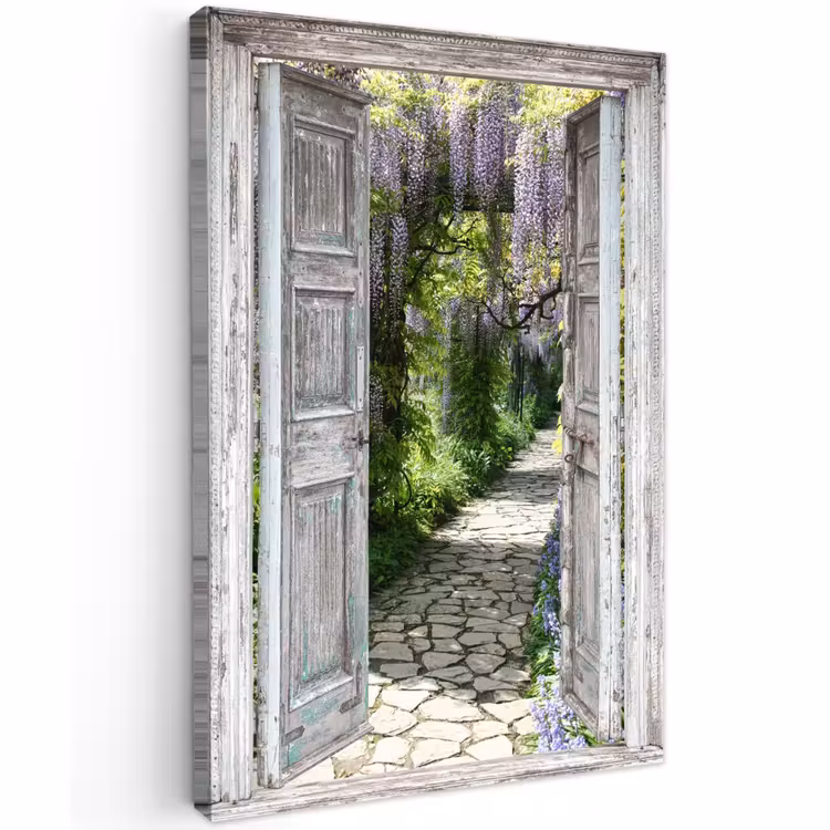 Buiten canvas - Oude deuren naar een tuinpad