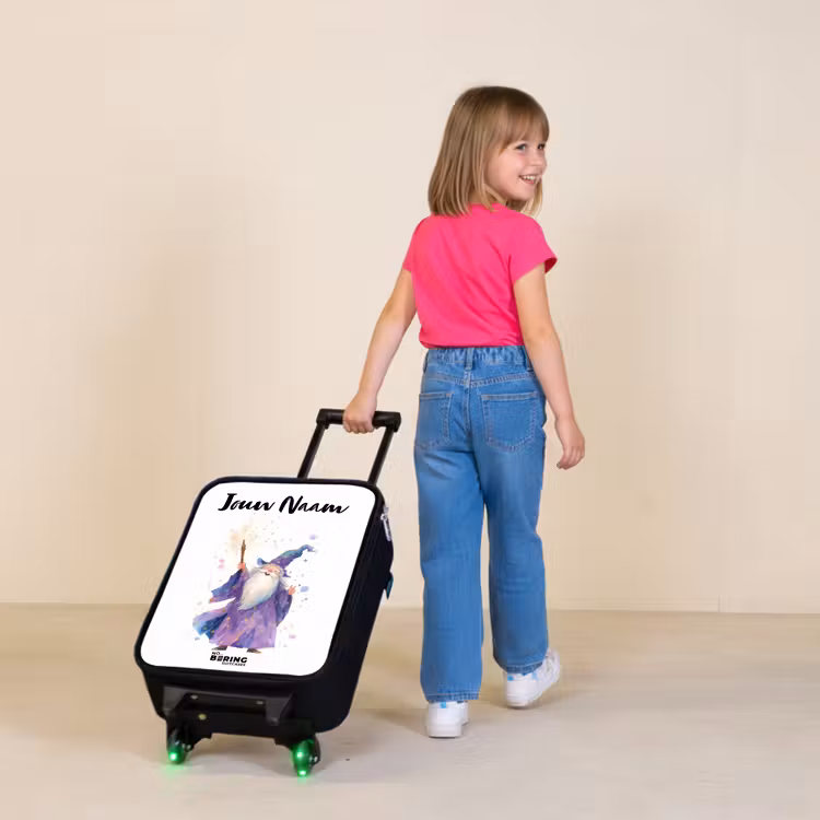 Kinderkoffer met naam - Oude tovenaar met staf — 2