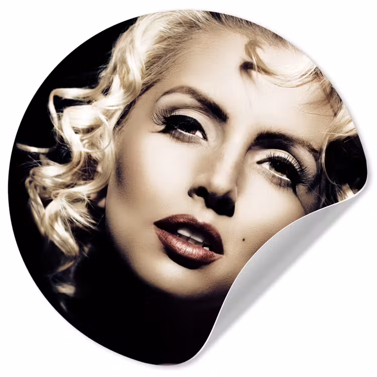 Behangcirkel - Vrouw - Vintage - Lippenstift - Blond - Krullen — 1