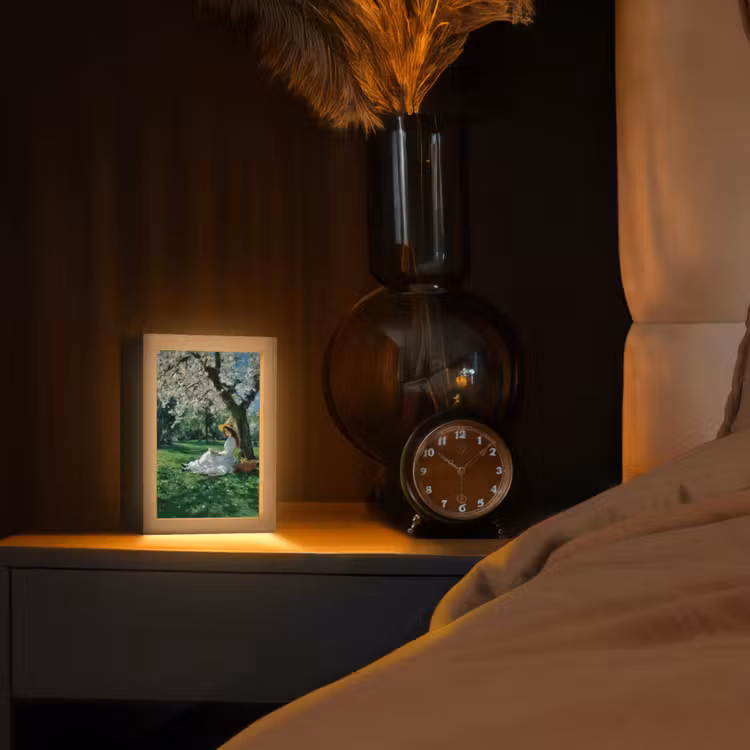 Tafellamp - Vrouw - Boom - Boek - Mandje — 2