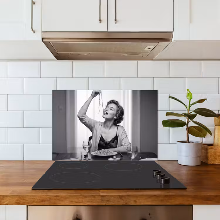 Spatscherm keuken - Vrouw - Spaghetti - Zwart - Wit — 6