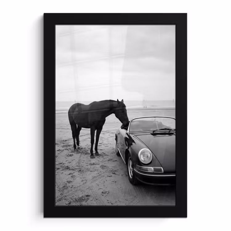 Poster met lijst - Paard bij Oldtimer Cabrio Strand