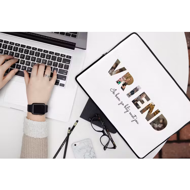 Gepersonaliseerde laptophoes - Vriend - Lettercollage — 3