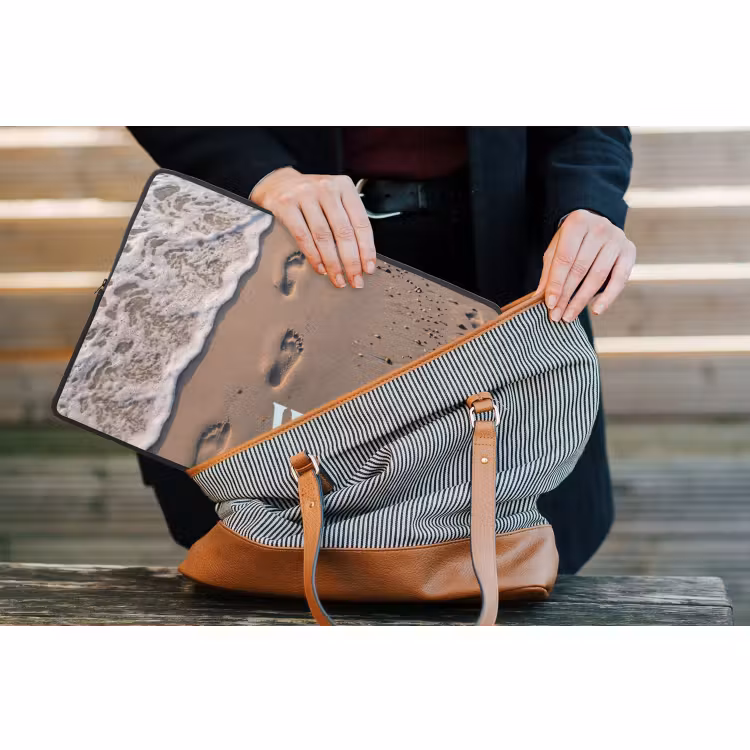Laptophoes - Where to next - Strand - Voetstappen — 4