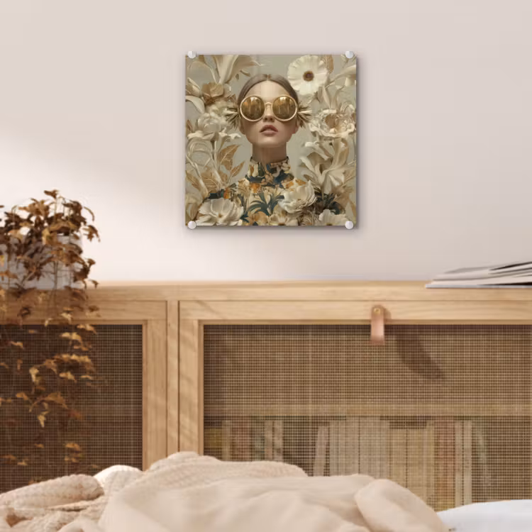 Glas schilderij - Vrouw met Zonnebril Beige Bloemen — 5
