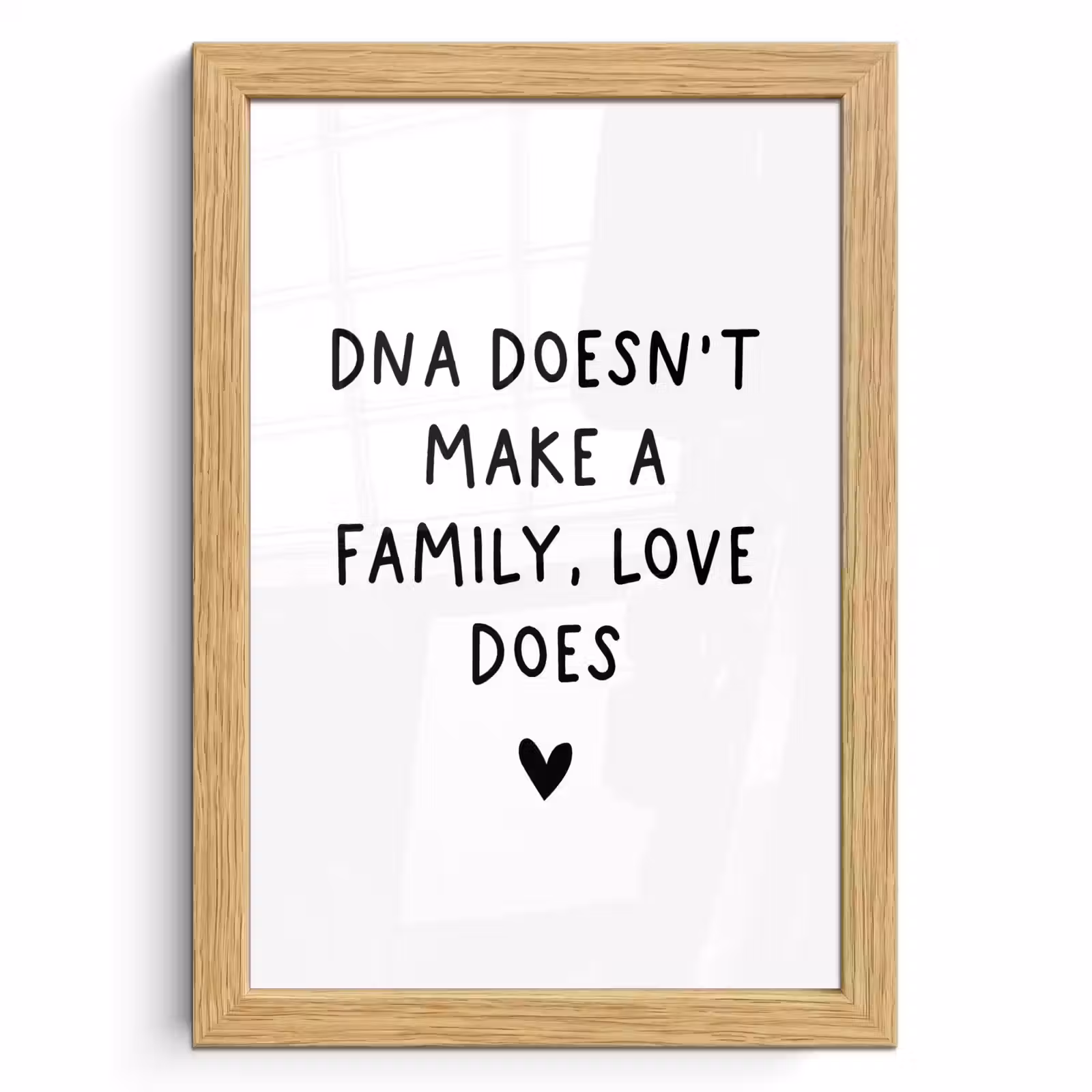 Poster met lijst - Engelse quote "DNA doesn't make a family, love does" met een hartje op een witte achtergrond — 1