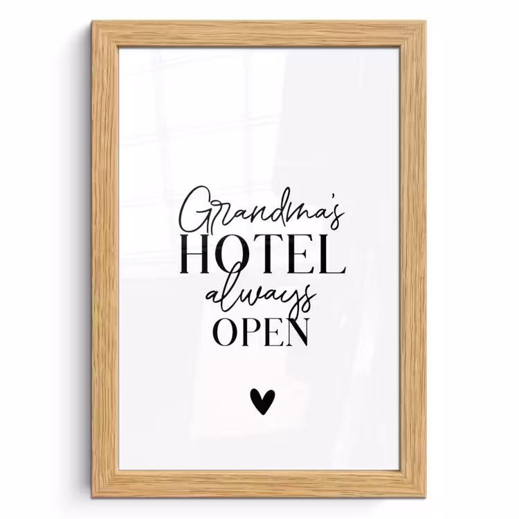 Poster met lijst - Quotes - Spreuken - Oma - Grandma's hotel always open — 1