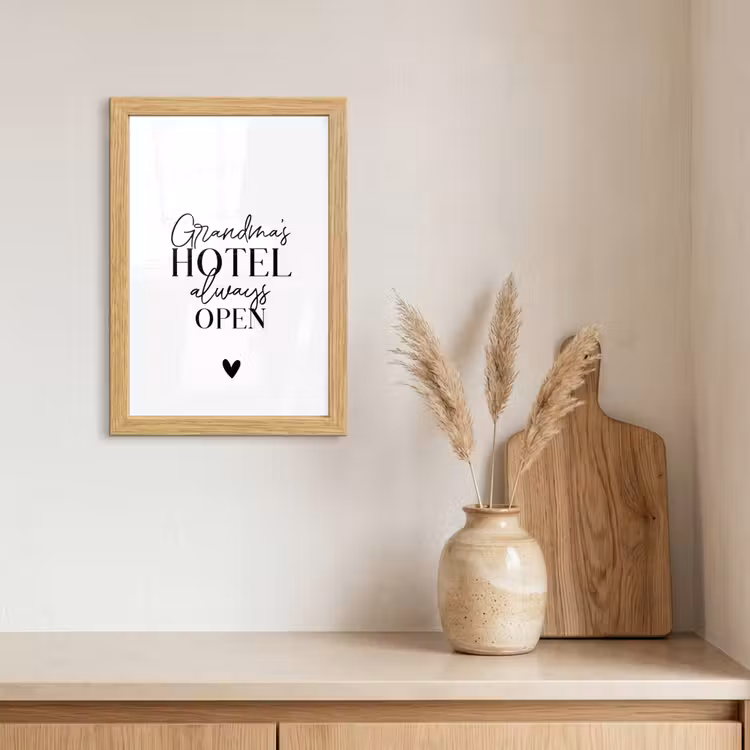 Poster met lijst - Quotes - Spreuken - Oma - Grandma's hotel always open — 3