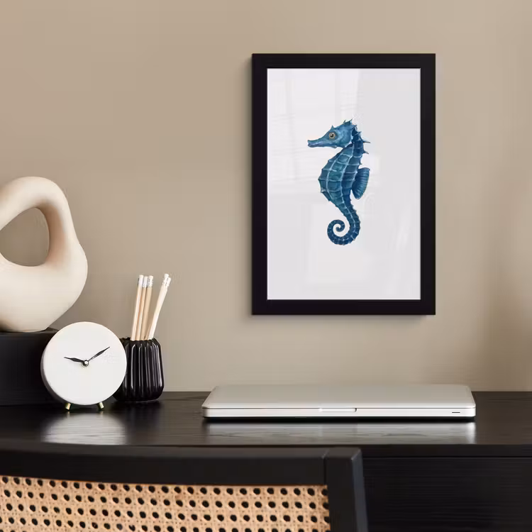 Poster met lijst - Zeepaardje - Staart - Blauw — 2