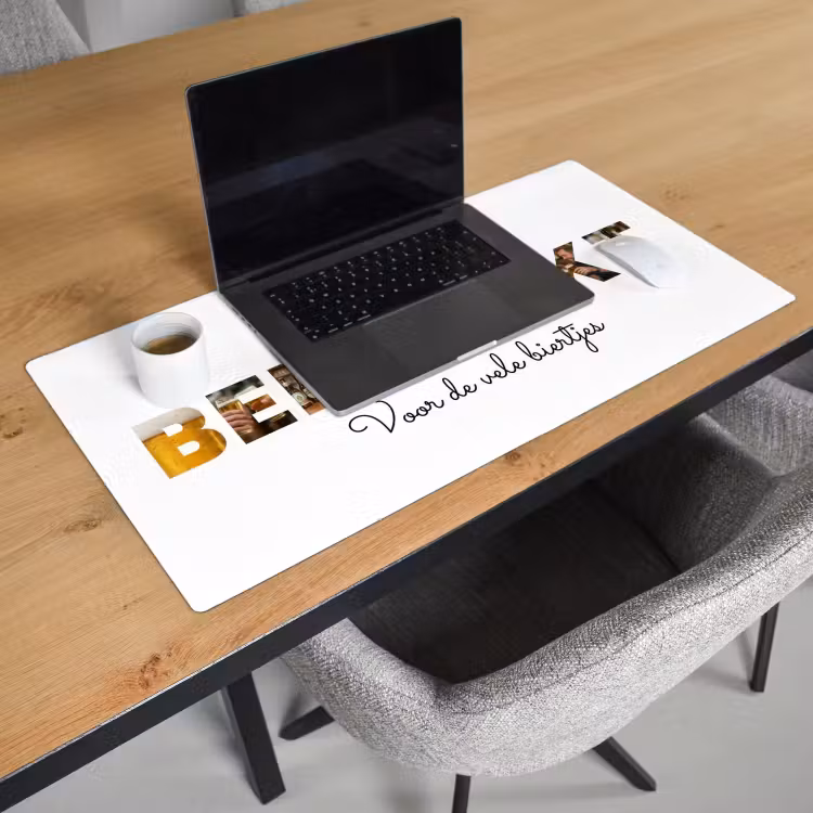 Gepersonaliseerde bureau onderlegger - Bedrankt - Lettercollage — 3