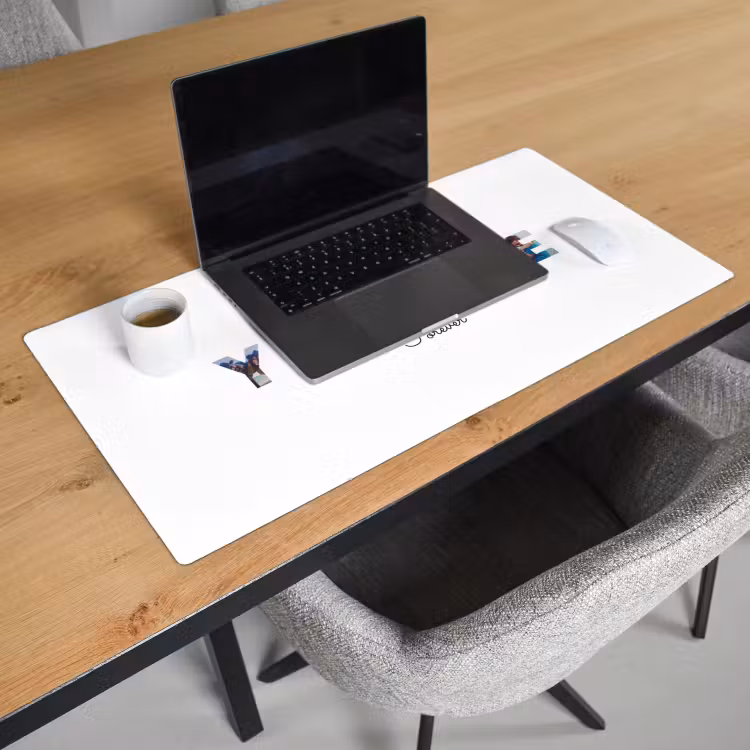 Gepersonaliseerde bureau onderlegger - You & Me - Lettercollage — 3