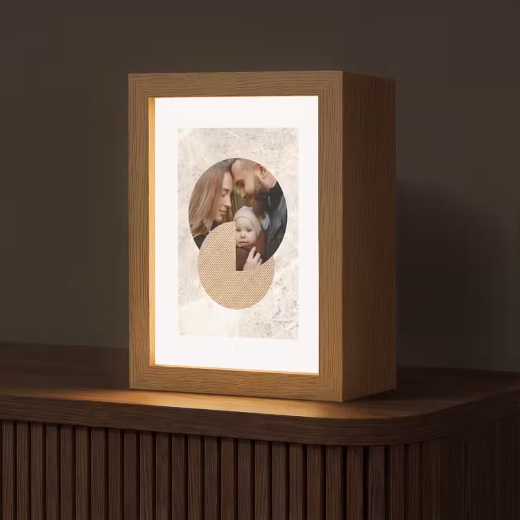 Gepersonaliseerde Lightbox - Ronde fotocollage met beige textuur en marmeren achtergrond — 1