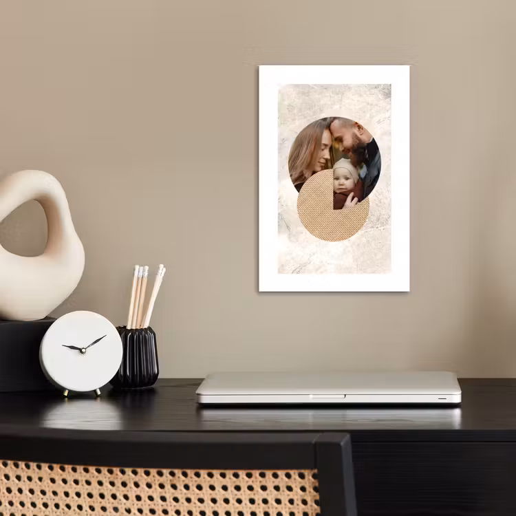 Gepersonaliseerde poster - Ronde fotocollage met beige textuur en marmeren achtergrond — 2