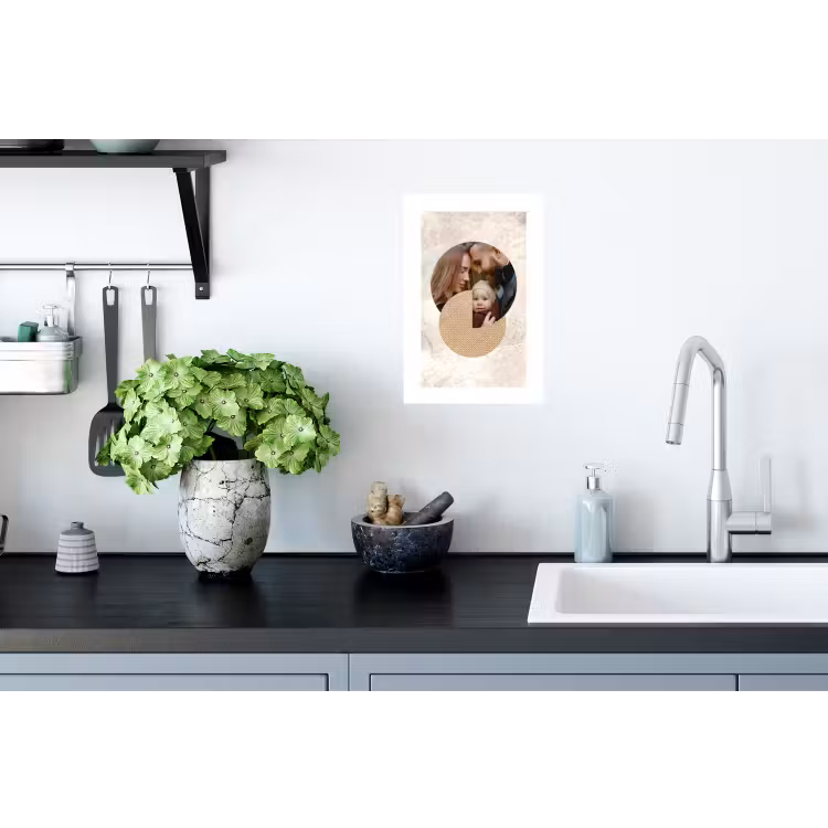 Gepersonaliseerde muursticker - Ronde fotocollage met beige textuur en marmeren achtergrond — 2