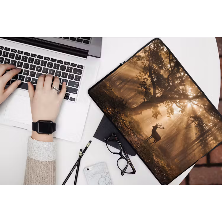 Laptophoes - Hert - Bos - Mistig - Natuur - Goud — 3
