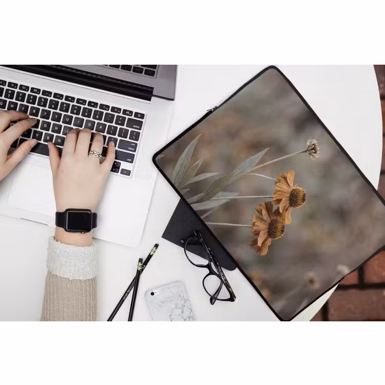 Laptophoes - Zonnehoed - Droogbloemen - Geel - Warm — 3