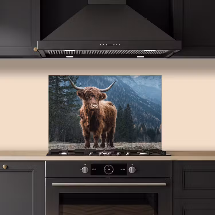 Spatscherm keuken - Schotse hooglander - Berg - Landschap - Bomen - Koe - Natuur — 2