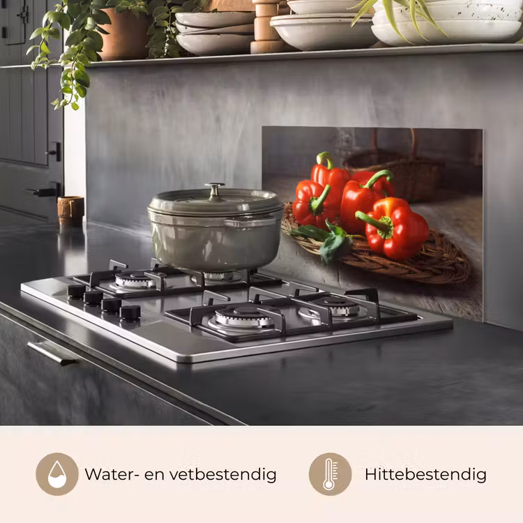 Spatscherm keuken - Vier rode paprika's op een rieten mand — 7