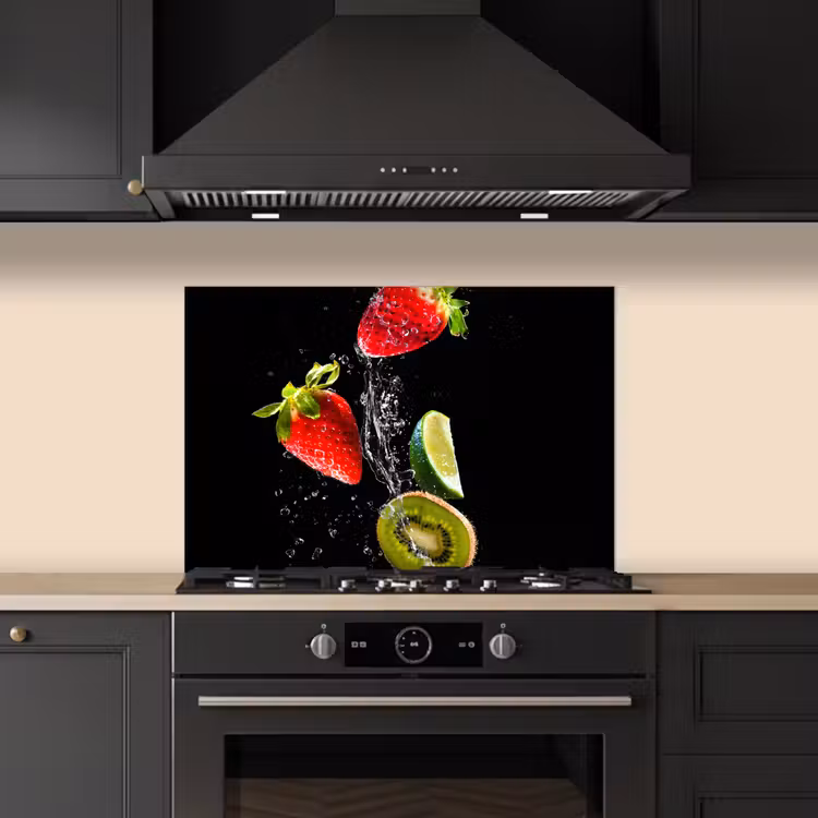 Spatscherm keuken - Fruit - Water - Zwart - Stilleven Aardbei - Kiwi — 2