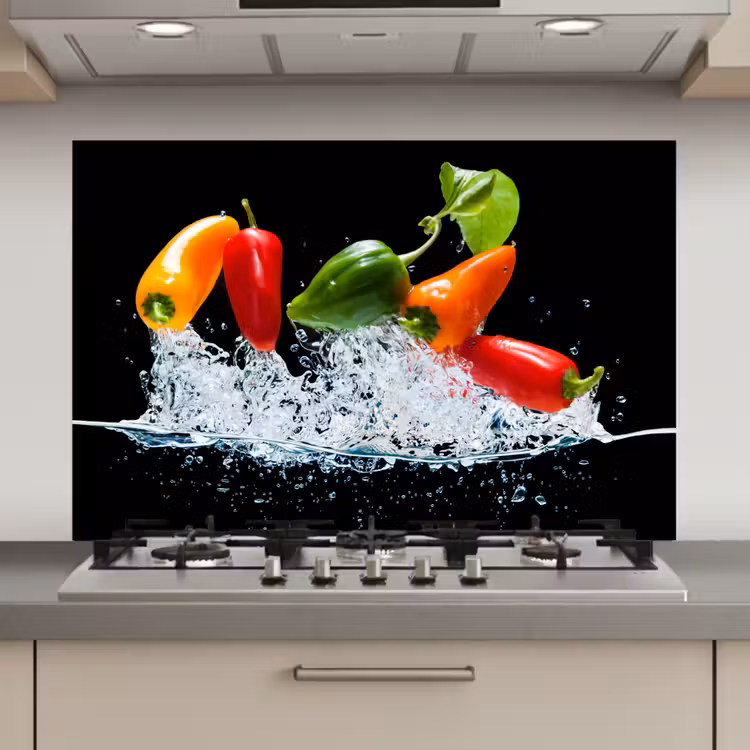 Spatscherm keuken - Pepers - Zwart - Groenten - Water - Blad — 1