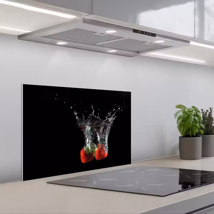 Spatscherm keuken - Aardbeien - Fruit - Water - Zwart - Rood — 5