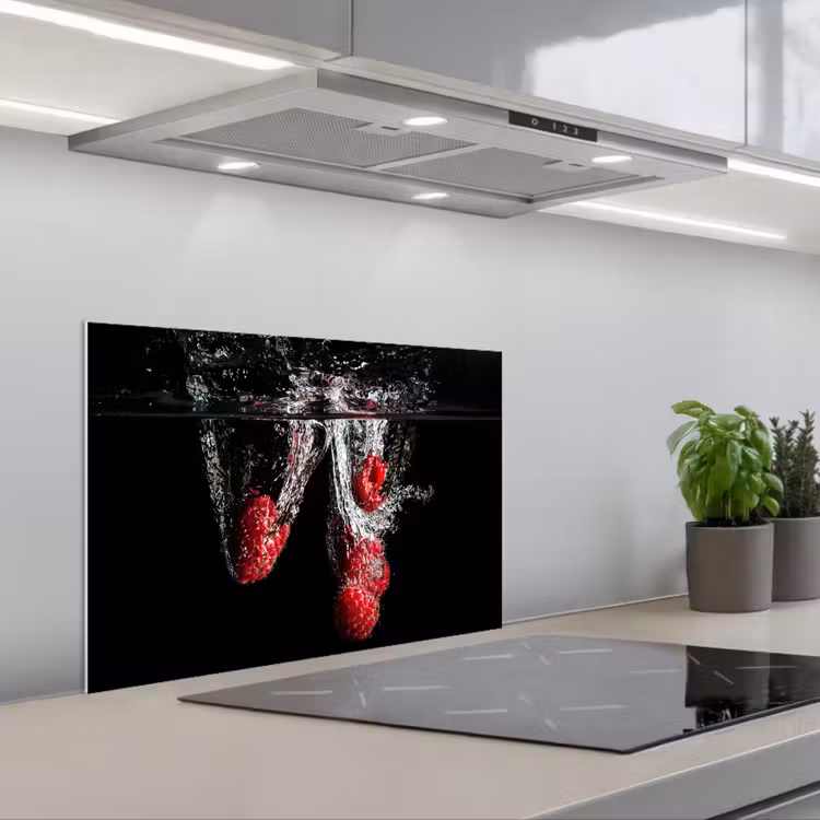 Spatscherm keuken - Frambozen - Fruit - Stilleven - Water - Zwart - Rood — 5