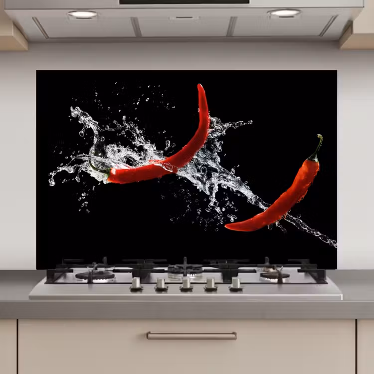 Spatscherm keuken - Chilipeper - Stilleven - Water - Zwart - Rood — 1