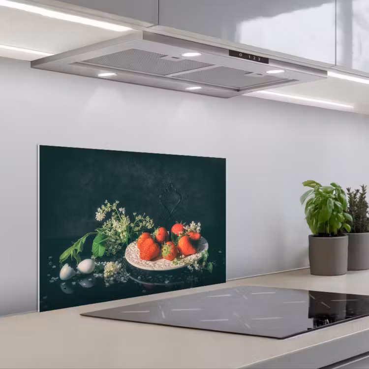 Spatscherm keuken - Aardbeien - Schilderij - Stilleven - Bloemen - Ei - Bord — 5