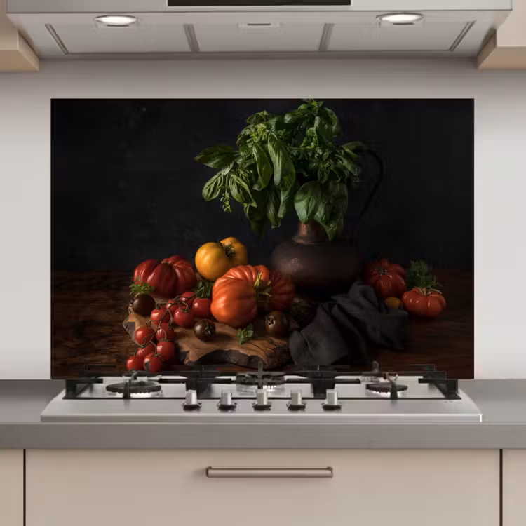 Spatscherm keuken - Stilleven - Tomaten - Basilicum - Schilderij - Groente - Zwart — 1
