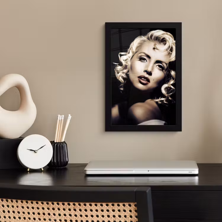 Poster met lijst - Vrouw - Vintage - Lippenstift - Blond - Krullen — 2