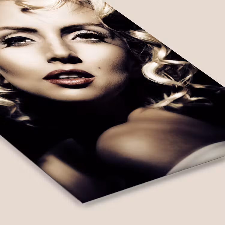 Poster met lijst - Vrouw - Vintage - Lippenstift - Blond - Krullen — 7